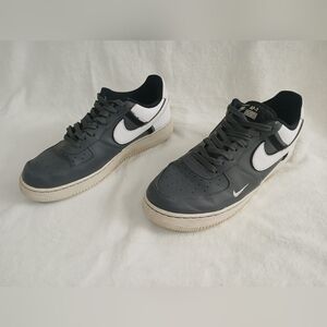 Nike Air Men's Gray and White Sneakers Force 1 LV8 2 Dark Gray Charcoal Siz 11.5